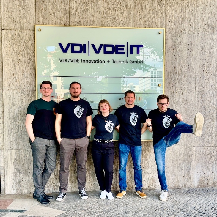 Das Team von links: Adalbert Pakura, Marcin Kraśny, Kate Polak-Kraśna, Markus Reinthaler, Fabian Barbieri. 